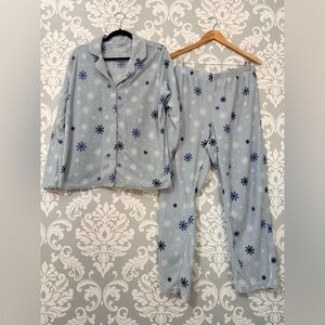 4/$25 • George Fleece Snowflake 2 Piece PJ Set
